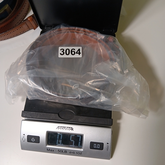 Allen Edmonds Manistee Dress Belt Mens 36 Chili Leather Perforated Made USA - Picture 10 of 10